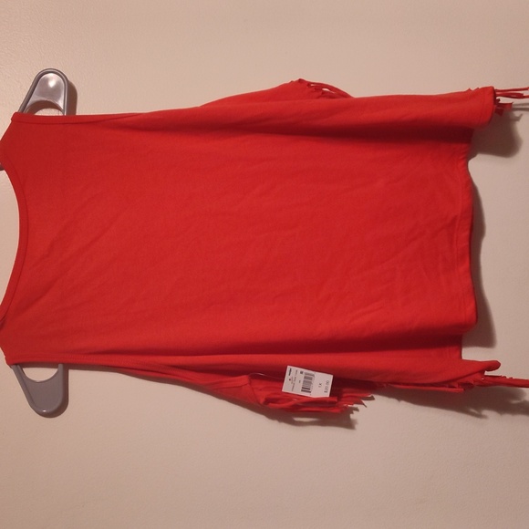 NWT Threads On 9th Graphic Tank Top with Fringe - Picture 3 of 5